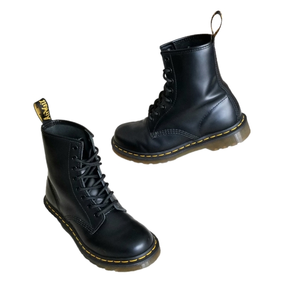 Dr. Martens Shoes - Original Dr Martens Womens US 7 Black Smooth Leather Casual Lace Up Boots, 11821